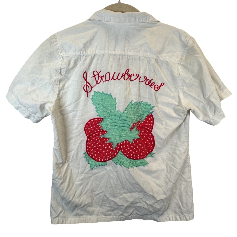 Vintage Strawberries Embroidered Short Sleeve Button Up Camp Shirt White Small